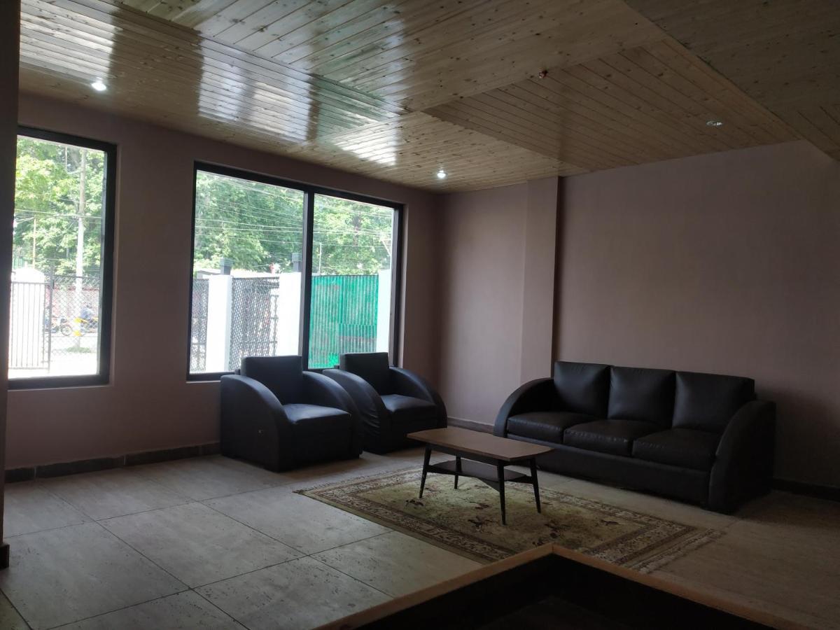 The Ile Hotel Srinagar  Exterior photo